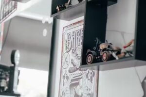 White LION BARBER SHOP