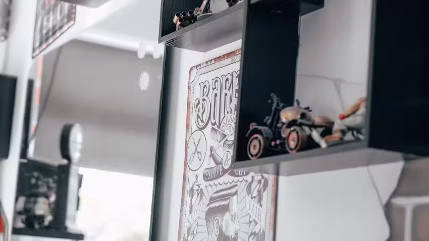 White LION BARBER SHOP