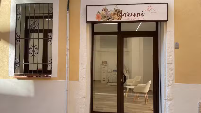 Yaremi U&ntilde;as Con Arte