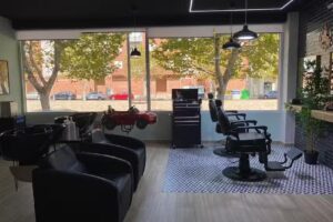Your moment hair studio. Peluquería, barbería y estética