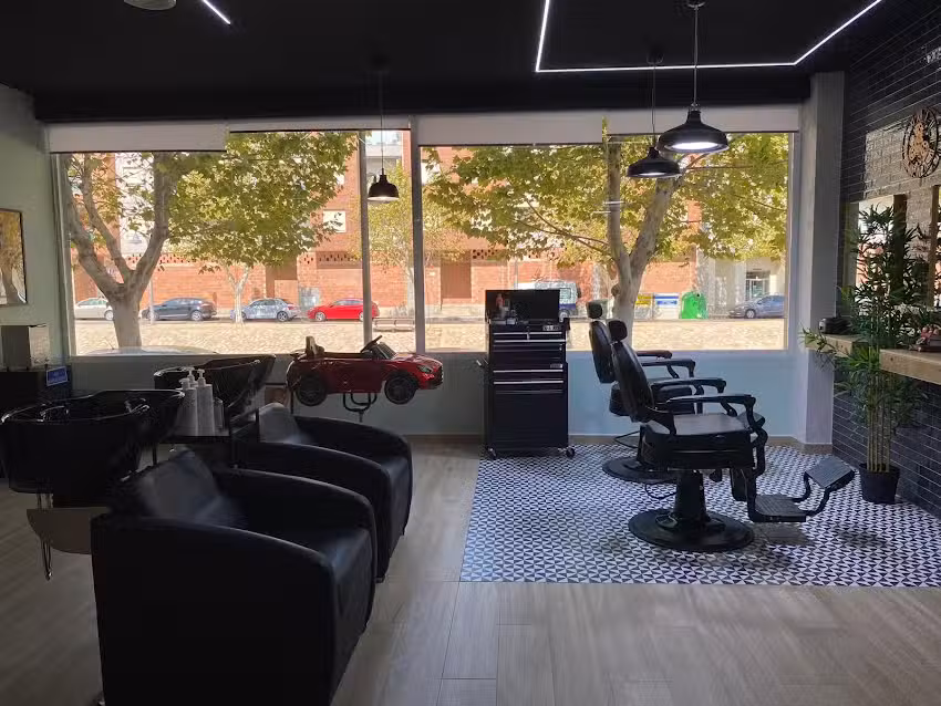 Your moment hair studio. Peluquer&iacute;a, barber&iacute;a y est&eacute;tica