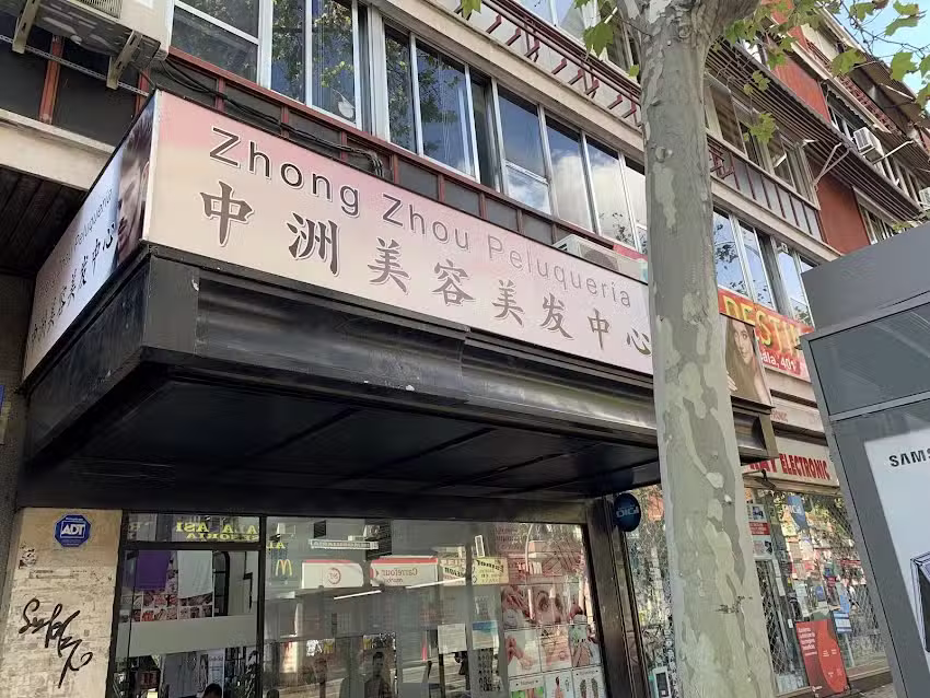 Zhong Zhou Peluquer&iacute;a y u&ntilde;as